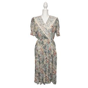 Vintage 1980s Floral Print Puff Sleeve V-Neck Lace Collar Bed Sheet Prairie